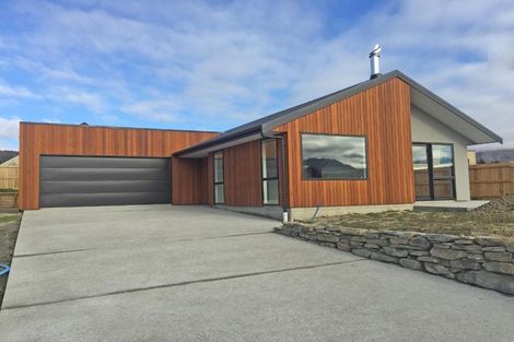 Photo of property in 11 Obelisk Street, Wanaka, 9305