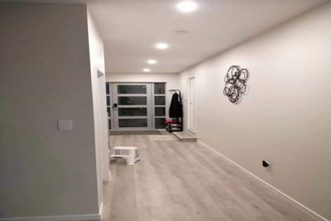 Photo of property in 579 Glenfield Road, Totara Vale, Auckland, 0629