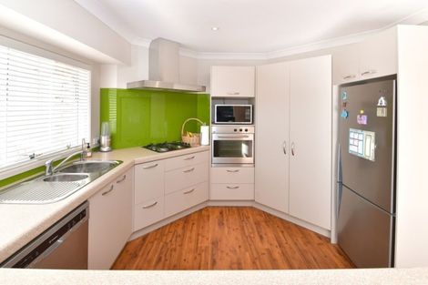 Photo of property in 12 Astor Place, Orewa, 0931