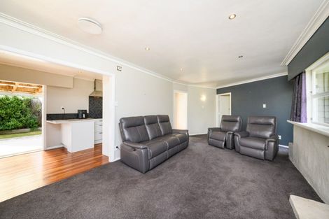 Photo of property in 18 Woburn Place, Takaro, Palmerston North, 4412