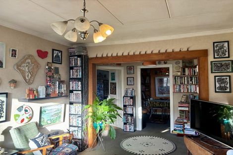 Photo of property in 48 Pinehaven Road, Pinehaven, Upper Hutt, 5019