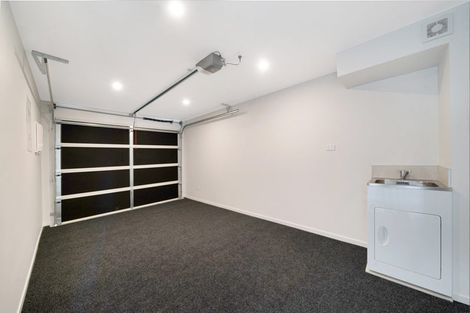 Photo of property in 4/107 Hobsonville Road, West Harbour, Auckland, 0618