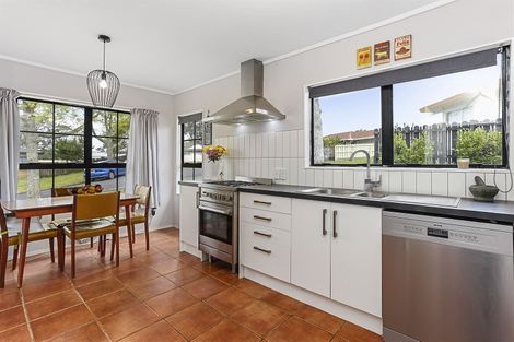 Photo of property in 116 Glen Road, Ranui, Auckland, 0612