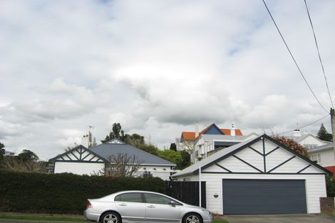 Photo of property in 56 Gilbert Street, New Plymouth, 4310