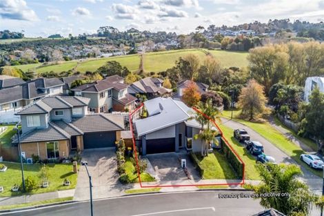 Photo of property in 16 Canyon Drive, Oteha, Auckland, 0632