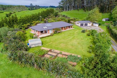 Photo of property in 1096 Egmont Road, Egmont Village, New Plymouth, 4372