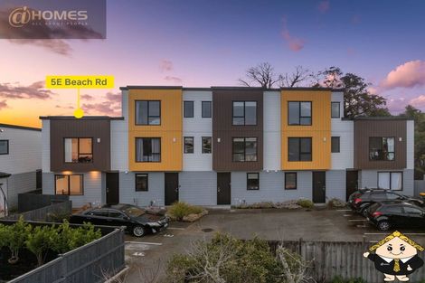 Photo of property in 5e Beach Road, Te Atatu Peninsula, 0610