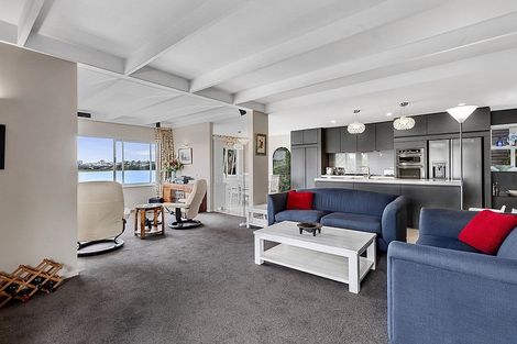 Photo of property in 1/22 Lansdowne Street, Bayswater, Auckland, 0622