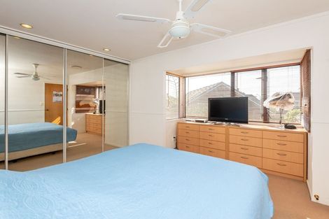 Photo of property in 2/5 Perendale Close, Somerville, Auckland, 2014