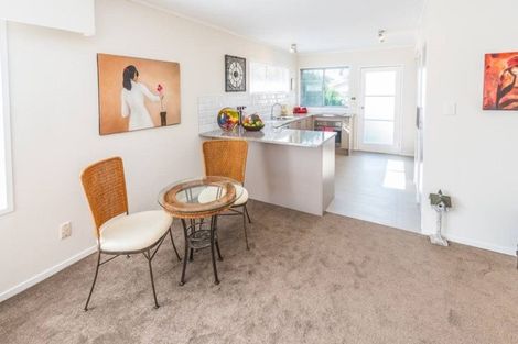 Photo of property in 2/27 Parkhill Road, Mellons Bay, Auckland, 2014