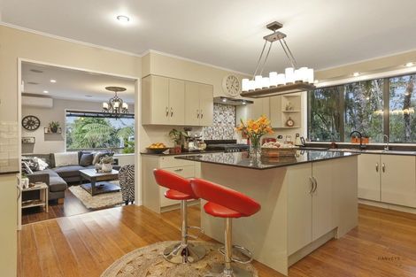 Photo of property in 32 Turanga Road, Henderson Valley, Auckland, 0612