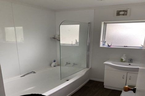 Photo of property in 2/388 Te Atatu Road, Te Atatu Peninsula, Auckland, 0610