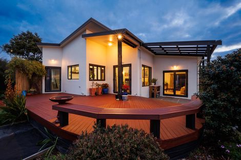 Photo of property in 111 Ruapehu Drive, Fitzherbert, Palmerston North, 4410