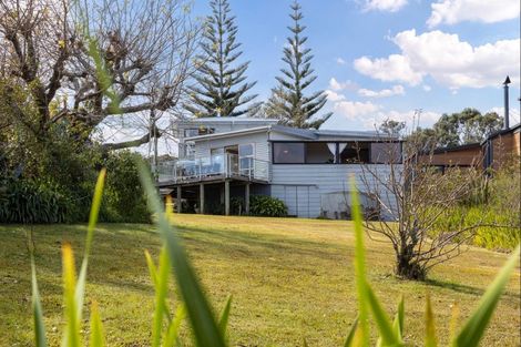Photo of property in 24 The Crescent, Tindalls Beach, Whangaparaoa, 0930