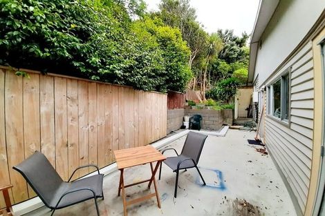 Photo of property in 33 Omega Street, Newlands, Wellington, 6037