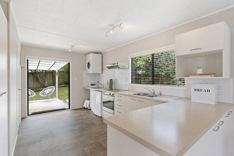 Photo of property in 9 Kupari Place, Totara Vale, Auckland, 0629