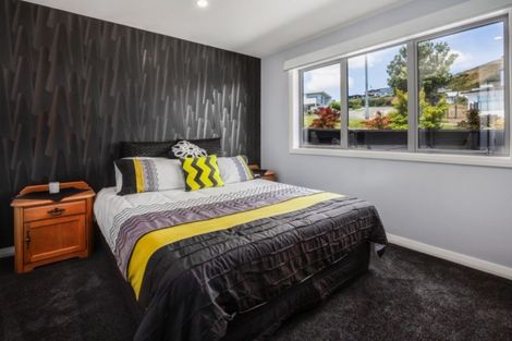 Photo of property in 2 Madeira Close, Whitby, Porirua, 5024