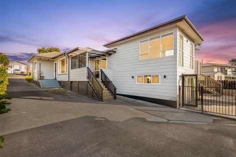 Photo of property in 123 Waimumu Road, Massey, Auckland, 0614