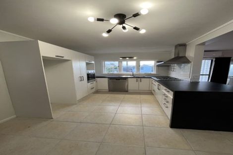 Photo of property in 1/934 East Coast Road, Northcross, Auckland, 0630