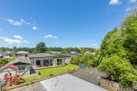 Photo of property in 4 Waverley Street, Waipawa, 4210