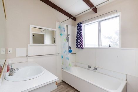 Photo of property in 14 Raglan Avenue, Cloverlea, Palmerston North, 4412