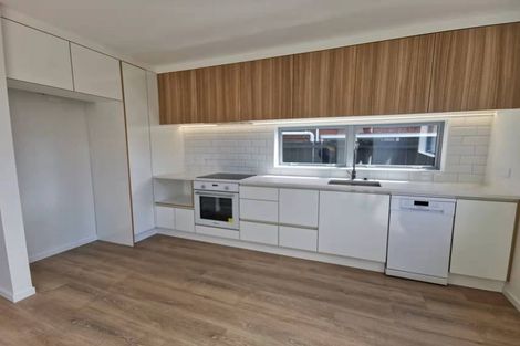 Photo of property in 37 Takapu Street, Henderson, Auckland, 0612