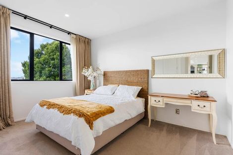 Photo of property in 13 Bartells Drive, Goodwood Heights, Auckland, 2105