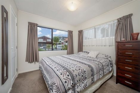 Photo of property in 19 Glenshee Place, Highland Park, Auckland, 2010