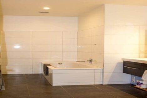 Photo of property in 4/25 Home Street, Mount Victoria, Wellington, 6011