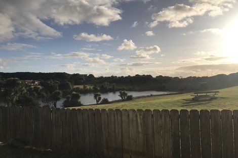 Photo of property in 51 De Havilland Drive, Goodwood Heights, Auckland, 2105