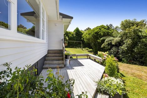 Photo of property in 28 Alwyn Place, Newlands, Wellington, 6037