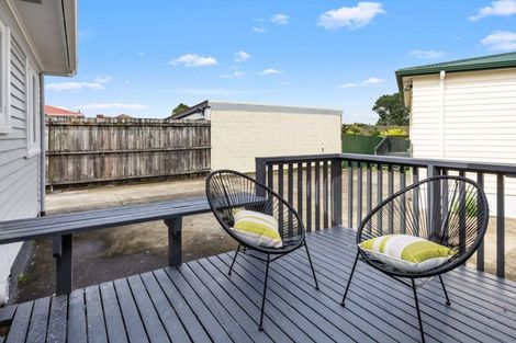 Photo of property in 40 Reid Road, New Lynn, Auckland, 0600