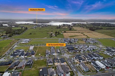 Photo of property in 30 Korowhiti Road, Clarks Beach, 2122