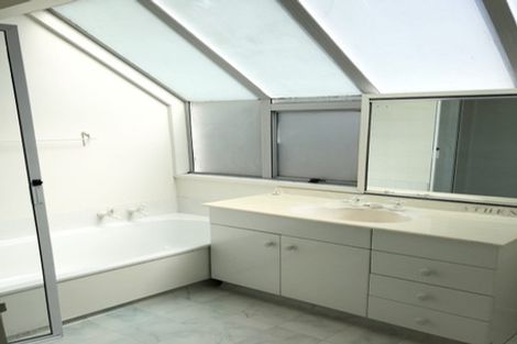 Photo of property in 29 Brockhall Lane, Avonhead, Christchurch, 8042