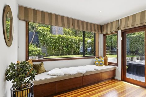 Photo of property in 22 Tai Paku Paku Road, Karaka Bays, Wellington, 6022