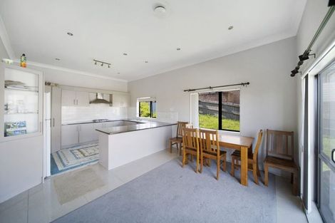 Photo of property in 20 Fairchild Avenue, Goodwood Heights, Auckland, 2105