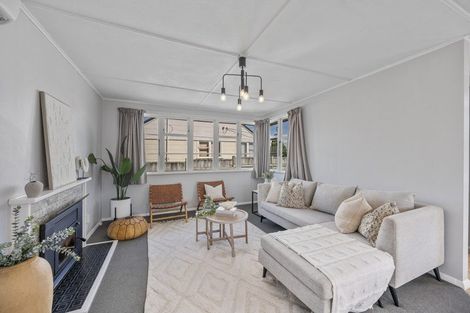 Photo of property in 32 Palmerston Road, Havelock North, 4130