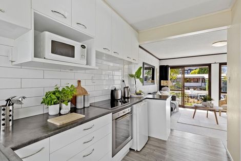 Photo of property in 9/1 Glen Road, Browns Bay, Auckland, 0630