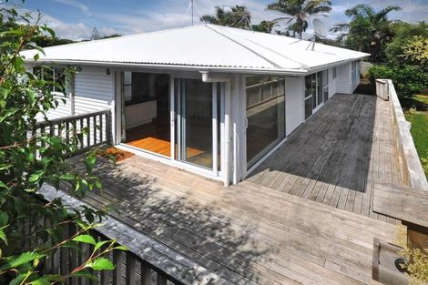 Photo of property in 20 Matipo Road, Te Atatu Peninsula, Auckland, 0610