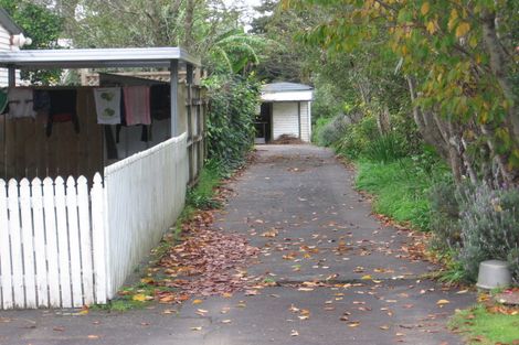 Photo of property in 15 Knox Road, Swanson, Auckland, 0612