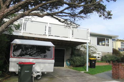 Photo of property in 9 Somerville Terrace, Tawa, Wellington, 5028