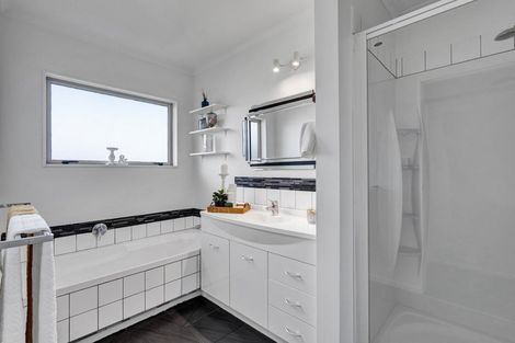 Photo of property in 28a Jules Crescent, Bell Block, New Plymouth, 4312