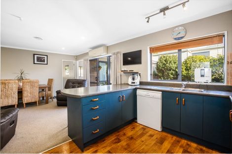 Photo of property in 10 Ribbonwood Terrace, Ranui, Porirua, 5024
