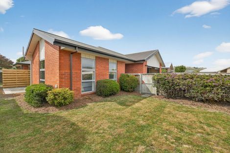 Photo of property in 15 Saint Peters Close, Woolston, Christchurch, 8062