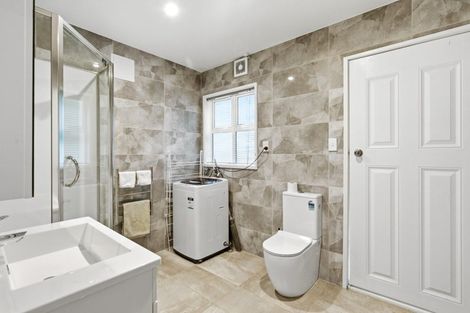 Photo of property in 17 Amapur Drive, Khandallah, Wellington, 6035