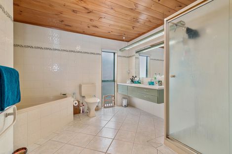 Photo of property in 70 Grand Vue Road, Kawaha Point, Rotorua, 3010