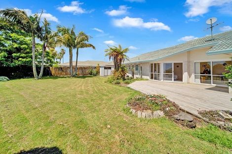 Photo of property in 11 Perotti Place, Conifer Grove, Takanini, 2112