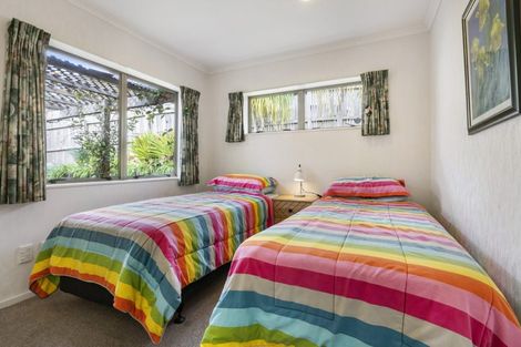 Photo of property in 17 Woodridge Avenue, Northcross, Auckland, 0630