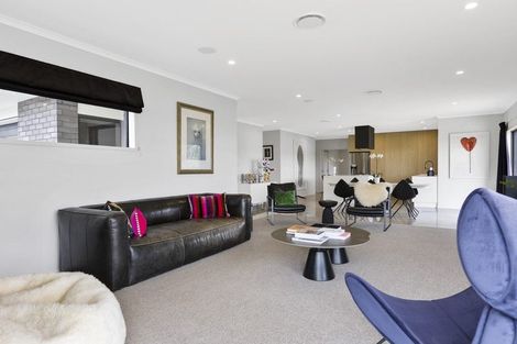 Photo of property in 5a Tupuhi Place, Highlands Park, New Plymouth, 4312