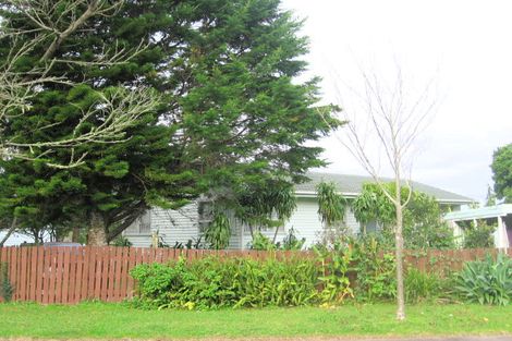 Photo of property in 48 Sunline Avenue, Massey, Auckland, 0614